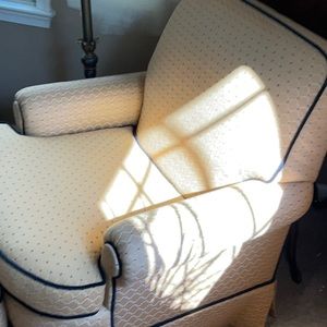 Meet your Posher, Frances